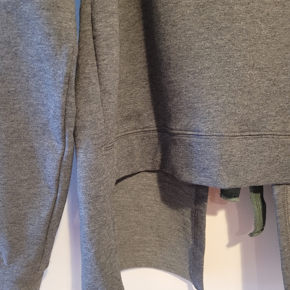 WALTER BAKER Grey Cropped Sweatshirt (open back with ties/great for layering) - Picture 9 of 11